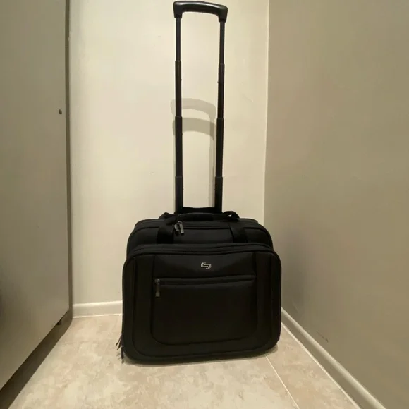 Black Laptop Bag with Durable Fabric and Multiple Compartments